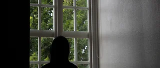 Våldtäktsmannen smög sig in i Julias hem: "Det var som en skräckfilm" ▪ Kampen mot ångesten – "han har förstört mig mycket"