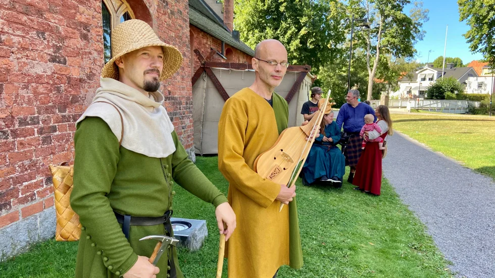 Tom Jensen, ordförande i föreningen Living HEMA, (Historical European Martial Arts) och Lars Jonsson, konstnärlig ledare på Nomemus, Nordisk festival för medeltida musik, bidrar på olika sätt till det digra programmet under helgen.