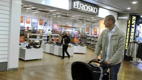 Skoaffären Eurusko i  Västerport i Västervik läggs ned den 19 juni på grund av dålig lönsamhet. Det är ännu oklart hur butiksytan ska användas framöver. Foto: Anders Steiner