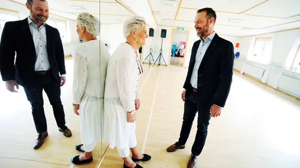 Plats för rörelse. Lena Koffed och Björn Kjellman i Medborgarskolans danslokal.