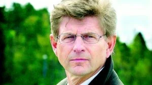 Irriterad hövding. Sven Lindgren, landshövding, är mycket irriterad på Skogsstyrelsen som inte haft samråd om neddragningar i Västervik. Foto: Anders Steiner