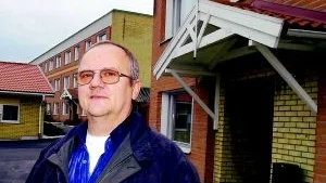 Stridslysten. Nu får det vara nog med hyreshöjningar, tycker Hyresgästföreningens ordförande Kenneth Jansson, som gräver upp stridsyxan och kräver att hyrorna sänks med tre procent. Arkivbild: ANDERS STEINER