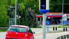 Kopplas på. De nya digitala trafiksäkerhetskamerorna vid Verkebäck kopplas på i dagarna, betydligt senare än vad polisen och Vägverket tidigare meddelat.  Foto: Anders Steiner.