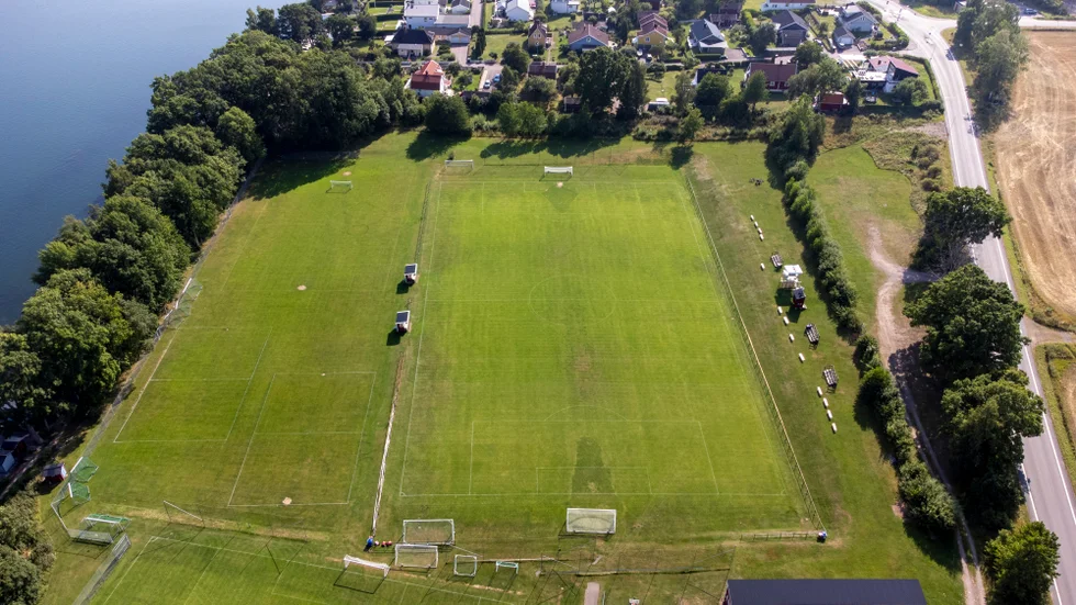 Länsstyrelsen sade nej till bygglovet för de planerade vallarna vid Borens IP. Nu har ett nytt bygglov beviljats för projektet av kommunens bygglovsenhet.