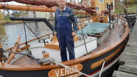 Kanske är Venus från Valdemarsvik den sista potatisskutan på ostkusten. Lars Lind har själv renoverat skutan och seglar utmed ostkusten två gånger varje höst. Foto: Hans Brandin