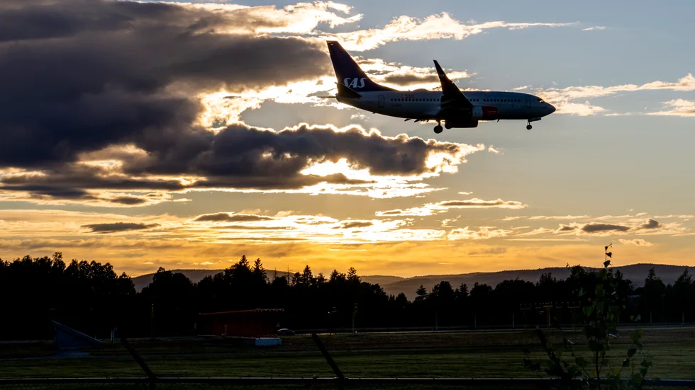 Ett SAS-plan på väg att landa vid Oslos flygplats.