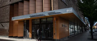 Tände eld på kläder och tidningar – åtalas för grov mordbrand