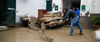 Minst en död i jordskred i södra Italien