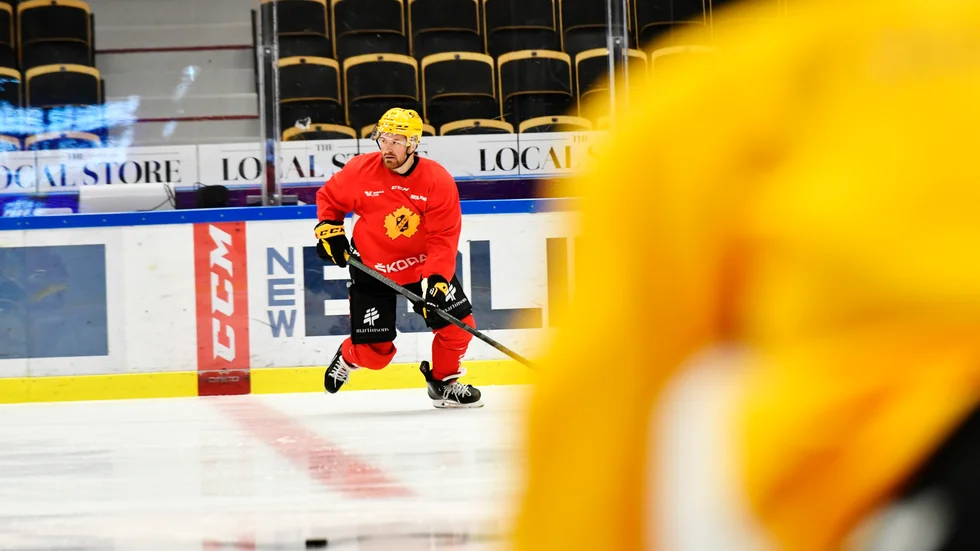 Adam Mascherin, som fortsatt är skadad, var med en stund under måndagens träning.
