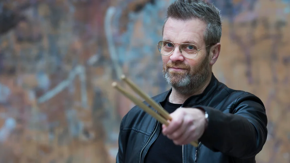 Trummisen Micke "Syd" Andersson levererar räddningsfordon till Ukraina. Arkivbild.