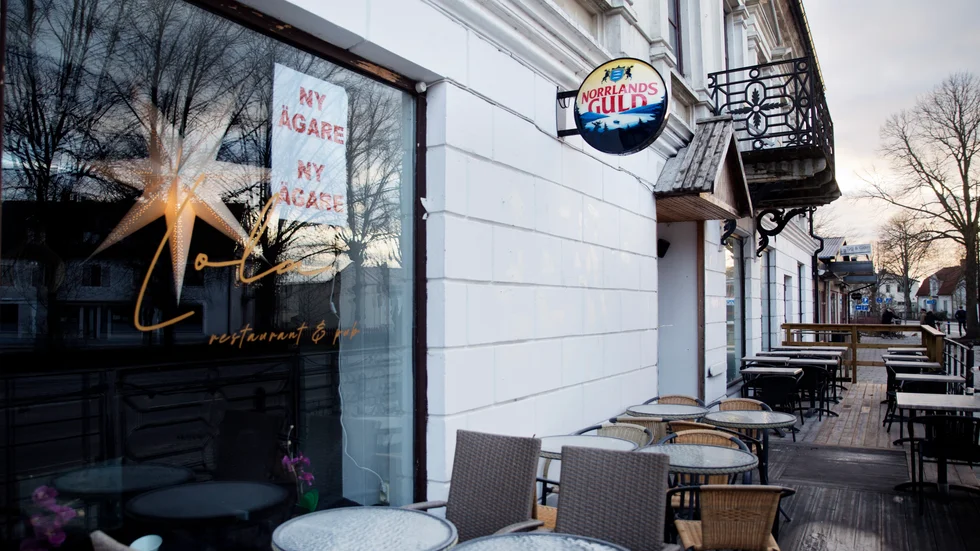 Lola restaurang byter ägare och namn, numera står det Sudrets restaurang och pizzeria på fönstren. 