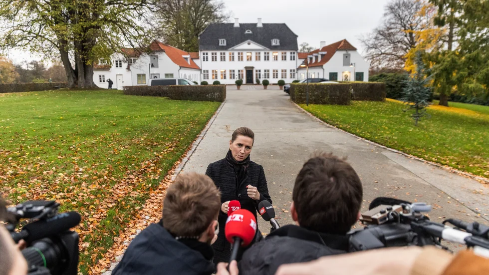 Danmarks statsminister Mette Frederiksen inför fredagens regeringssonderingar. Vägen till en ny regering är inte så spikrak som statsministern har hoppats.