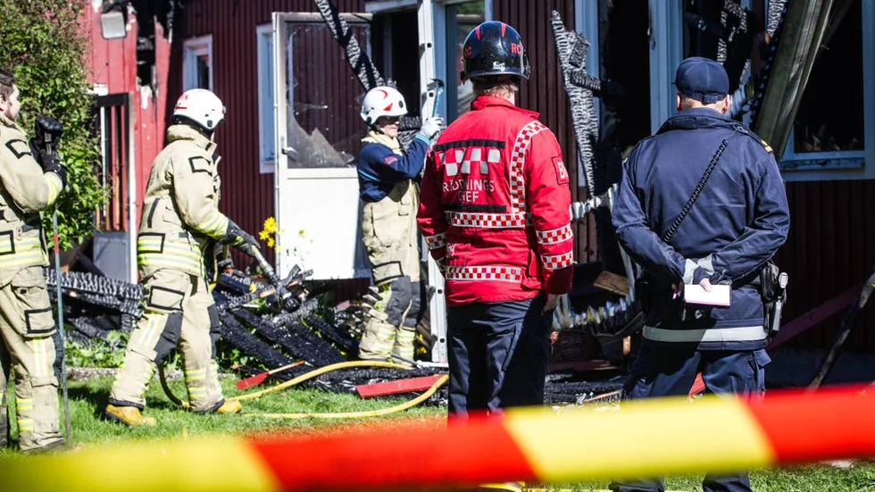 brandplatsen. Tidigt under lördagsmorgonen börjde en villa i Pajala brinna. Ett par timmar senare anhölls en man misstänkt för att ha anlagt branden.
