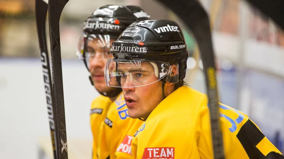 Hyllar. Karl Fabricius är oerhört nöjd med valet av Johan Harju som ny lagkapten för Luleå Hockey.
