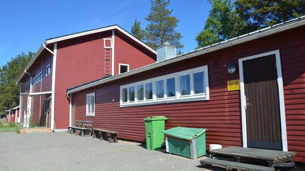 FRÄSCHAS UPP. Nu inleds renoveringen av sporthallen på Seskarö.