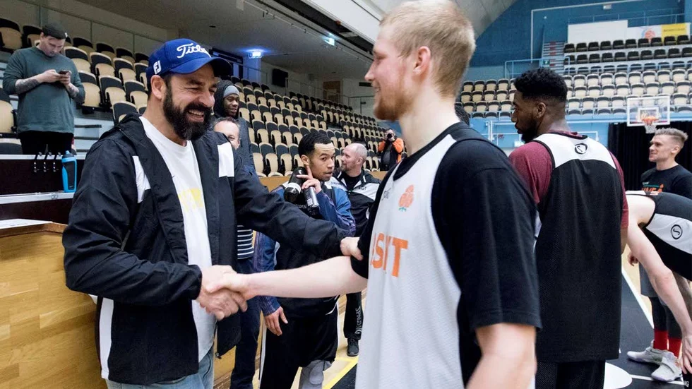 På plats. Jens Tillman har landat i Umeå och träffat sitt nya lag. NSD var på plats när han besökte första träningen.