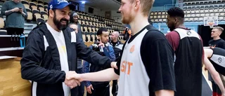 Här tar Jens Tillman klivet in i nya klubben