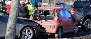 Tre bilar i krock på Kungsängsleden