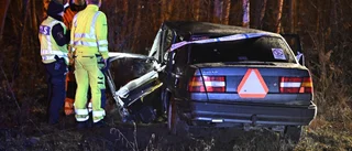Två allvarligt skadade efter krock med A-traktor