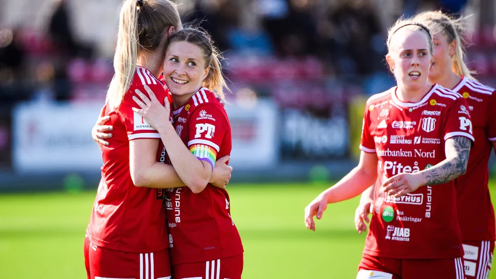 Fanny Andersson är snart tillbaka med sina PIF-kamrater på fotbollsplanen, men först väntar landslagsläger i Algarve. (Arkivbild)