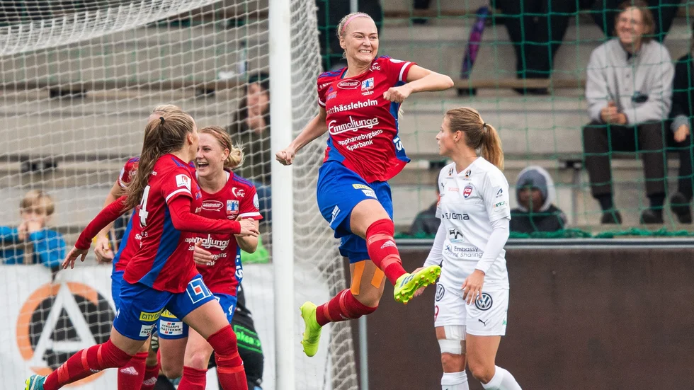 Alexandra Benediktsson, då i Vittsjö, jublar efter att ha kvitterat till 1-1 borta mot Rosengård under en damallsvensk match i oktober 2019.
