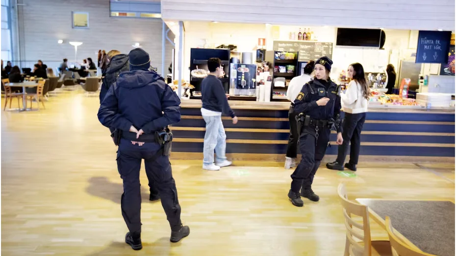 Polisen var på plats på Umeå universitet med anledning av att en man, som under lång tid hotat och betett sig aggressivt mot personal och studenter på universitetet, återigen misshandlat en kvinna.