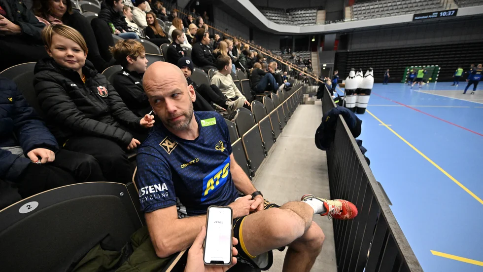 Sveriges landslagsläkare Daniel Jerrhag i samband med landslagets träning i Halmstad.