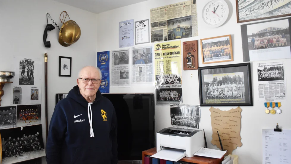 På många sätt är Jan-Åke Sandströms hem ett museum över alla framgångar han haft i sin idrottsgärning. Ikväll ska han hyllas för sina insatser av Rönnskärs fotboll.