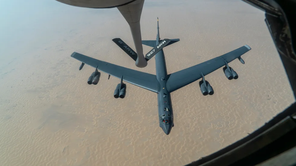 En amerikansk B-52 flög över Finska viken på lördagskvällen. På denna arkivbild syns ett bombplan av samma typ.