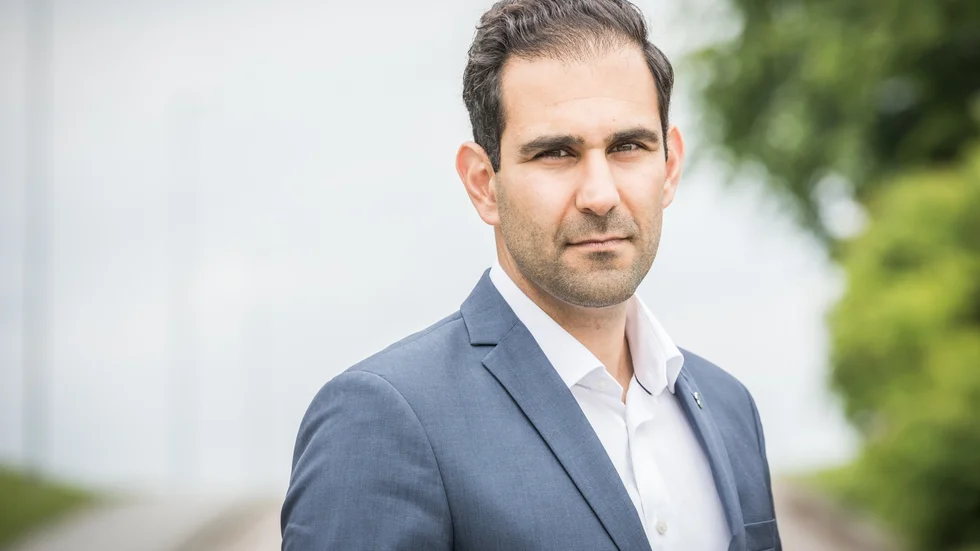 Ehsan Nasari och övriga alliansrepresentanter i arbetsmarknadsnämnden är missnöjda med vad Uppsala kommun gör för de ukrainska flyktingarna.