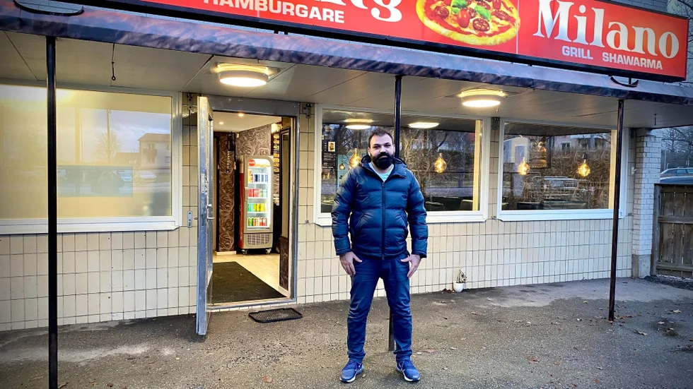 Ismail Zarif har arbetat som frisör i 16 år och tycker fortfarande mycket om det. Men han vill bredda sitt företagande innan eventuella arbetsskador som man kan få med tiden. Nu har han tagit över pizzerian Milano på Salstagatan i Flen.