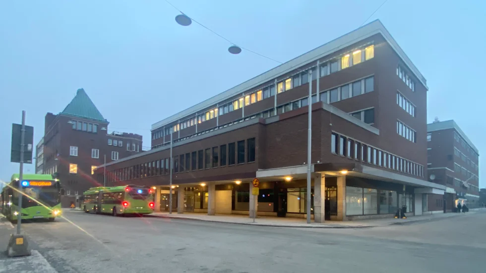 Sedan tingsrätten flyttade ut har merparten av "torghuset" stått tomt. "Å-huset", den högre byggnadsdelen har någon enstaka hyresgäst.