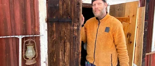 Kvarnmiljön i Forsby kan bevaras tack vare EU-stöd – Varsam renovering med gamla metoder av uthuslängan