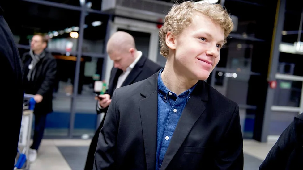 Junioren Einar Emanuelsson i sin splitter nya kostym. ”Det är nog första gången jag använder kavaj”, säger 16-åringen.