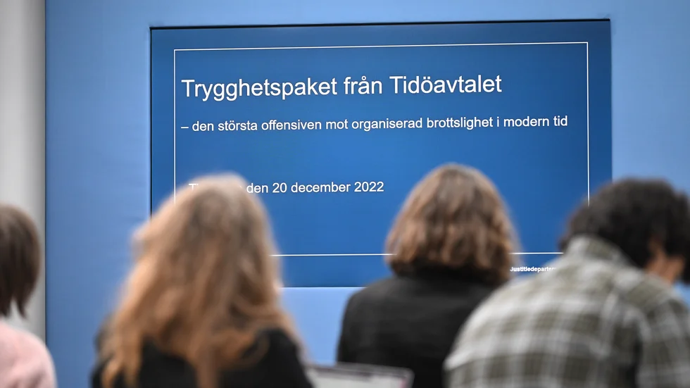 "När regeringens företrädare blir ställda hänvisar de bara till Tidöavtalet och dialogen är över. Man kan nämligen inte ifrågasätta Tidöavtalet, paradigmskiftets rättesnöre."