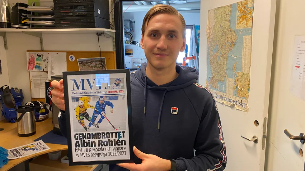 IFK Motalas bäste spelare enligt journalisterna var Albin Rohlén säsongen 2022/2023. På måndagen prisades han med en speciell löpsedel som vinnare av MVT-ligan. Det blev det genombrott som vi pratade om redan i höstas.