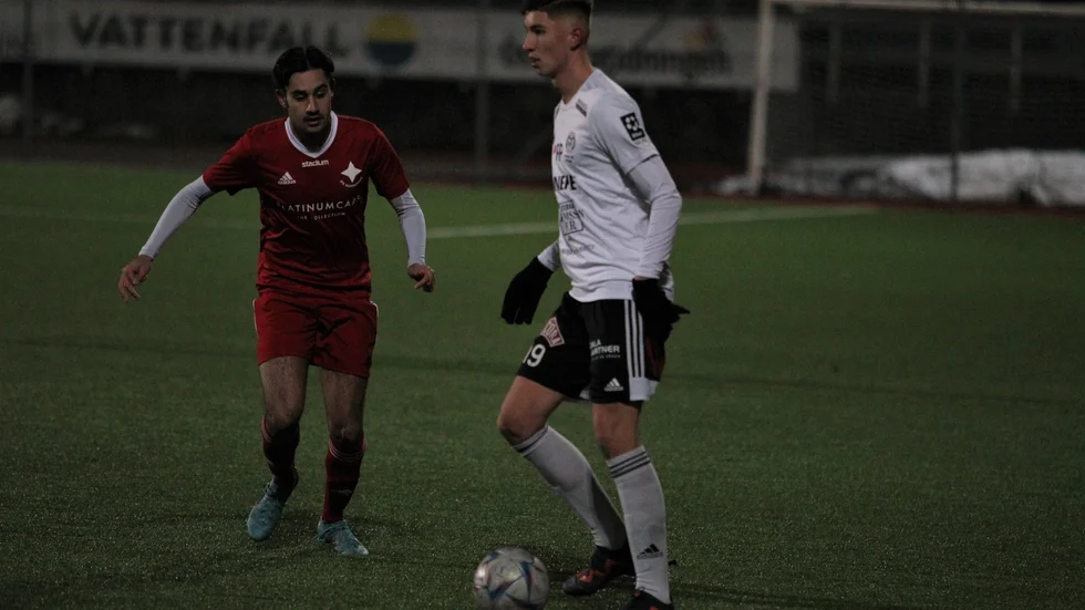 Motala AIF:s Roberto Vranjes, född 2005, fick hoppa in i tisdagens träningsmatch borta mot superettanlaget Örebro SK. 4-0 blev det till ÖSK.