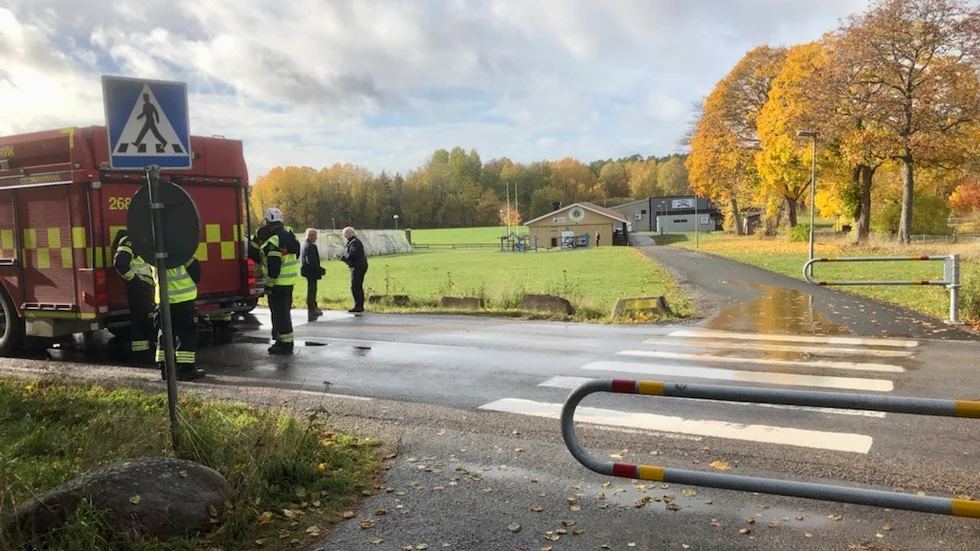 Här vid övergångsstället på väg mot Karstorps motionsområde blev en person påkörd vid 12.30 på tisdagen. Han skadades svårt och lades in på vårdavdelning, uppgav sjukhuset på tisdagseftermiddagen.