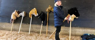 Mindy vill byta käpphästarna mot riktiga hästar efter familjedagen: "Vill börja rida nu"