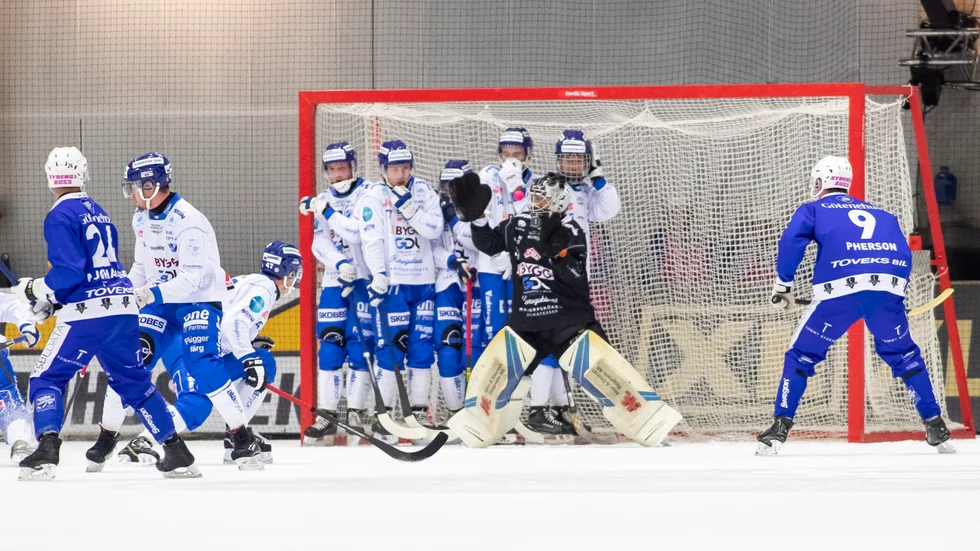 Jussi Aaltonen var strålande i IFK-målet och svarade för ett par otroligt parader och höll länge nollan. Men här får han ge sig efter att Christoffer Edlunds hörnskott gått via ruset rakt upp i masken på IFK-målvakten och in i mål till 1-0 för Villa.