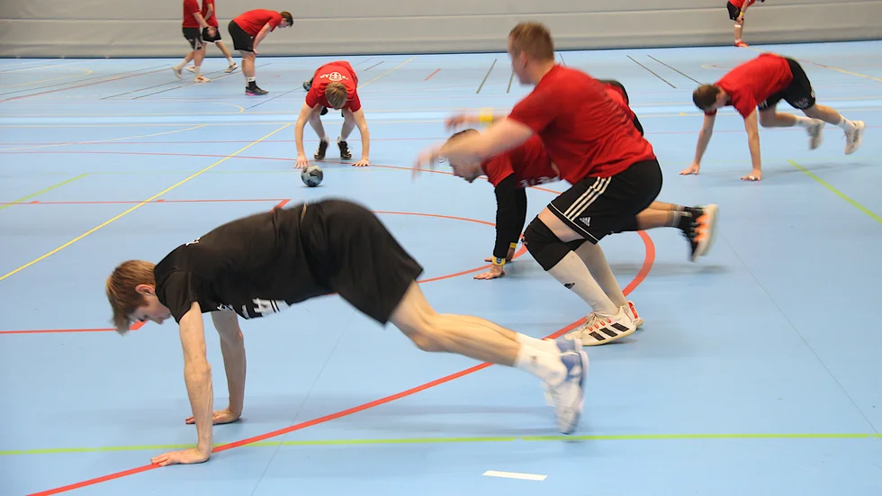 EHF tränar hårt i Idrottshuset inför fortsättningen av division 1. Nu vänder serien med match mot Lindesberg hemma om drygt en vecka.