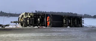 Lastbilsstök på E18 under morgonen - vägen stängdes av