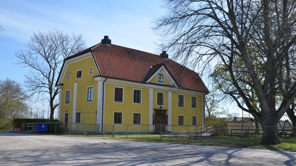 Förskolebarnens nya hemvist hamnar i fint sällskap. Lindö Herrgård ligger precis intill och detaljplanen ser nu till att herrgårdens exteriör skyddas.