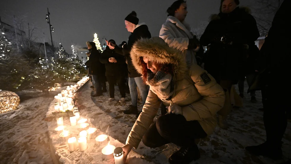 Ljuständning vid en minnesstund Stora Torg i Eslöv efter en 19 månader gammal pojkes död i december förra året. Arkivbild.