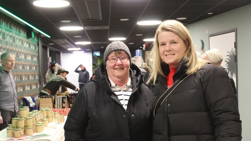 Kerstin Nyström med dottern Linda Höglund besökte lördagens julmarknad i Bryggaren, Västervik.