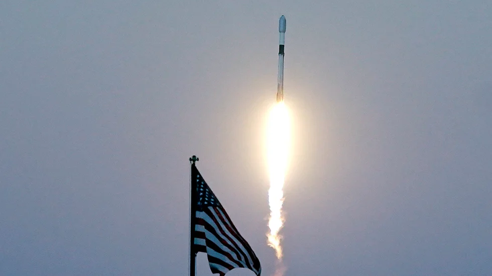 Raketen från Space|X med 40 One Web-satelliter.