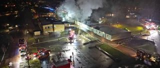 Här kämpar brandmännen – se branden från ovan