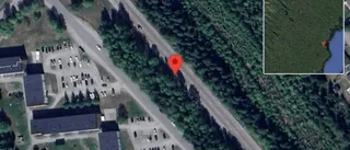 Personbil stillastående på väg 372 - problem i trafiken