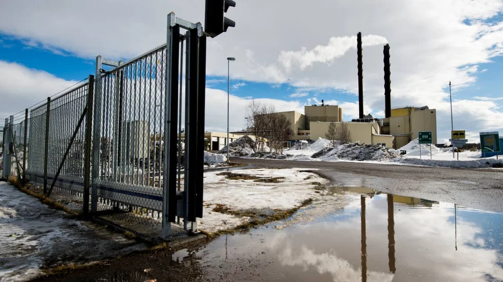 ANMÄLS. Miljö- och byggnämnden i Kiruna har beslutat anmäla det kommunala bolaget Tekniska Verken AB till miljöåklagare efter att bolaget överskridit gränsvärdena för utsläpp under 2013.