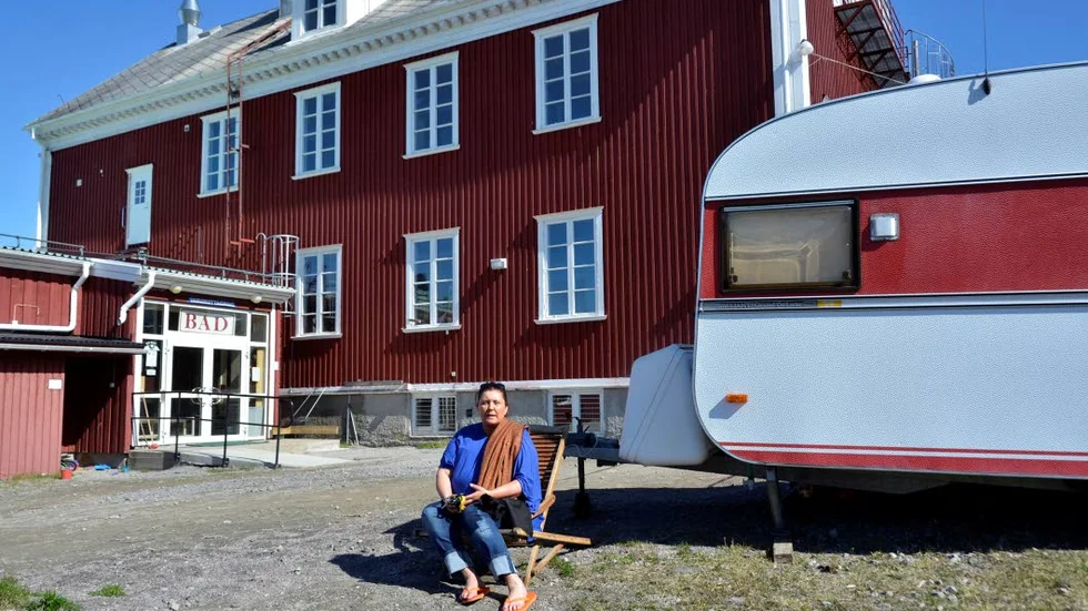 LJUSNING. Snart kanske Monika Andersson som är kock på Abisko skola slipper bo i en husvagn på skolgården.